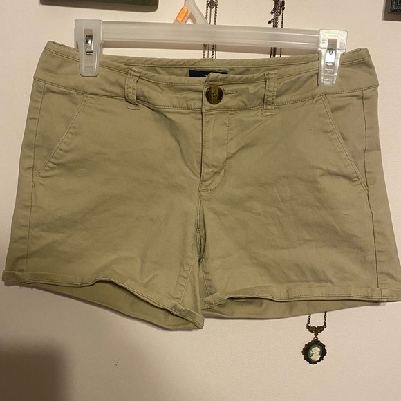 American Eagle Outfitters Pants - American Eagle kaki shorts midi girls size 2